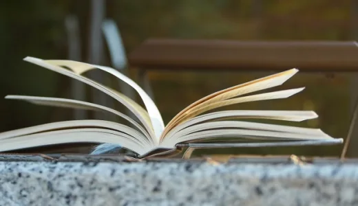 「Hit the books.」本を打つ？イディオム英語